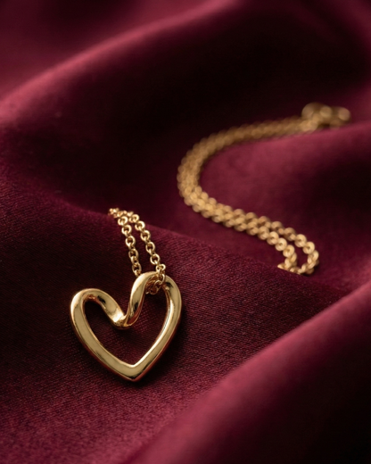 Maestra Amara reversible 18k gold-plated heart necklace, two-sided flipping heart jewelry, waterproof and anti-tarnish.