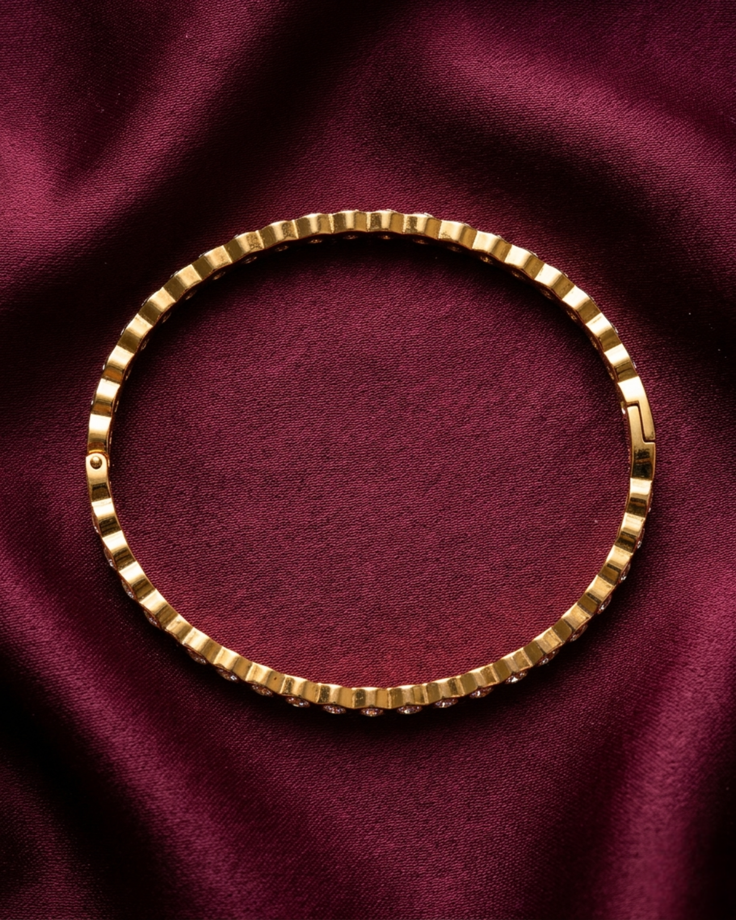 Maestra Eternity Mosaic 18k gold-plated diamond bangle, high-fashion waterproof stackable jewelry.