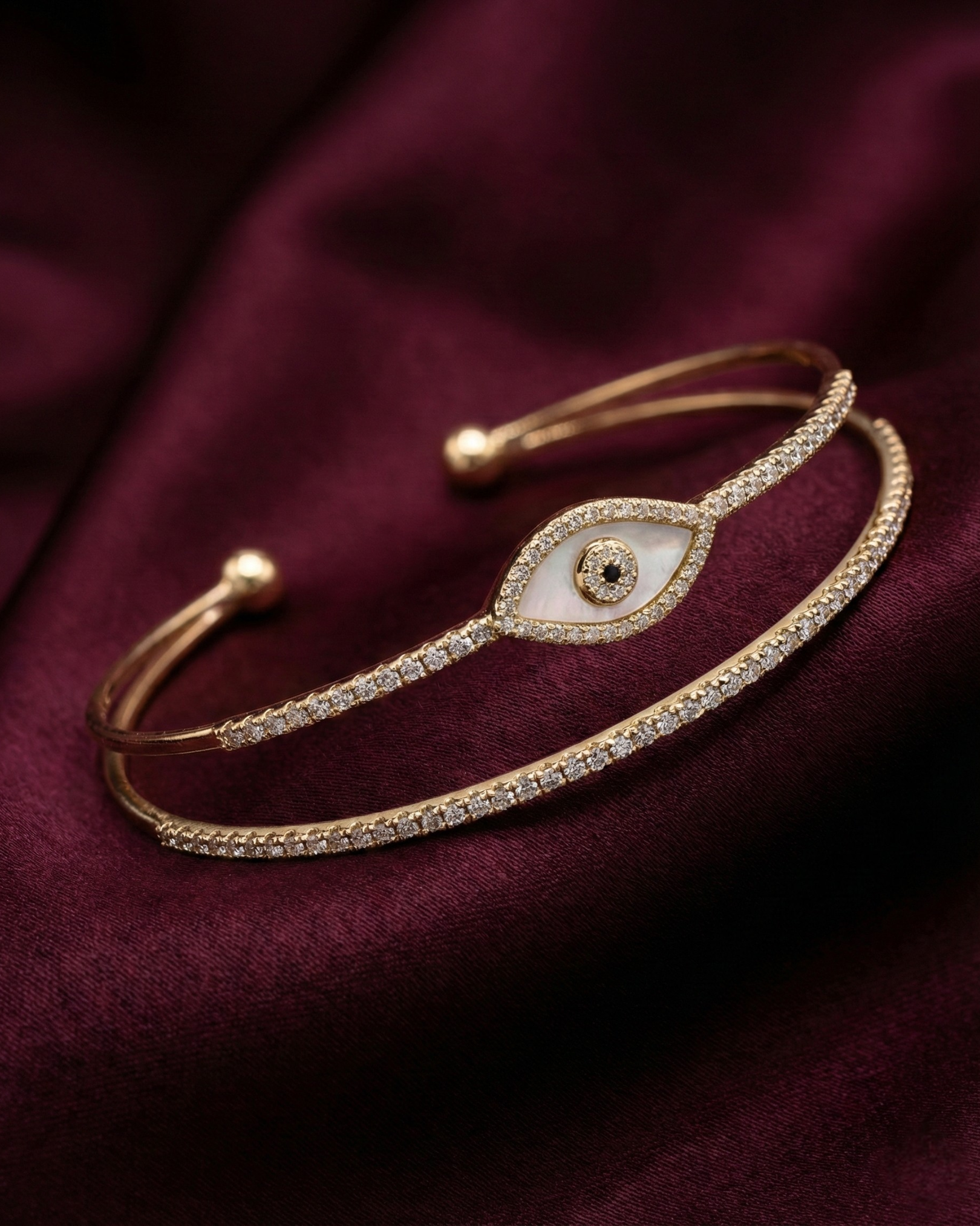 Maestra Irida 18k gold-plated evil eye cuff bracelet, modern protection jewelry, waterproof and anti-tarnish.