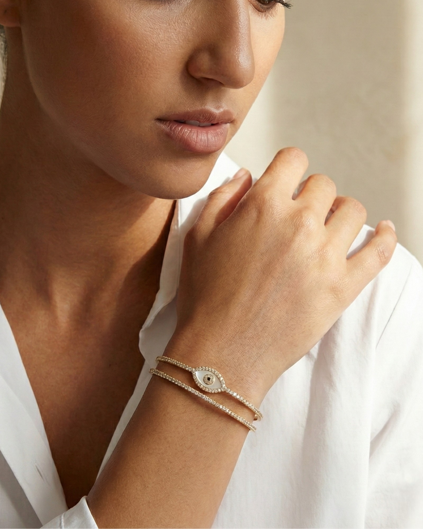 Maestra Irida 18k gold-plated evil eye cuff bracelet, modern protection jewelry, waterproof and anti-tarnish.