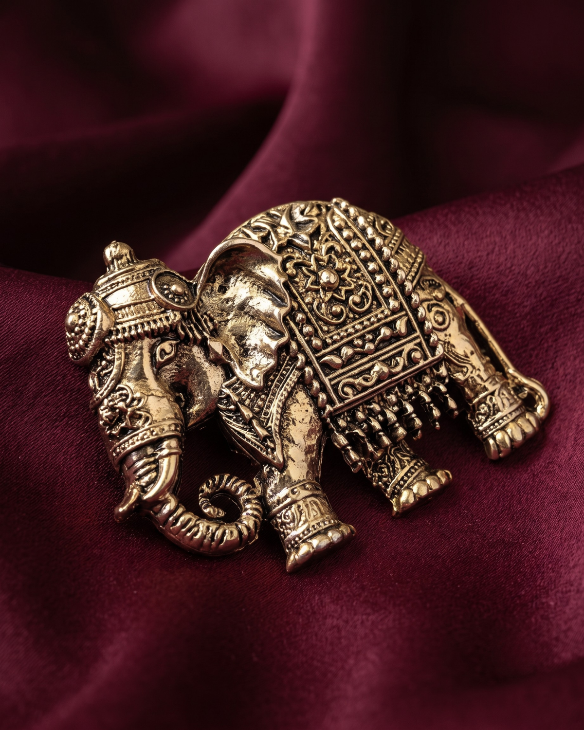 Royal Elephant Brooch & Metal Button Set