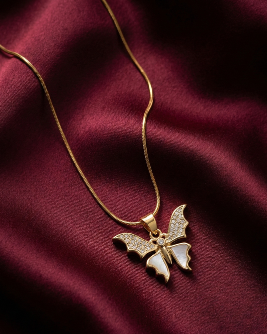 Maestra Maya 18k gold-plated butterfly pendant necklace, feminine demi-fine jewelry, waterproof and anti-tarnish.