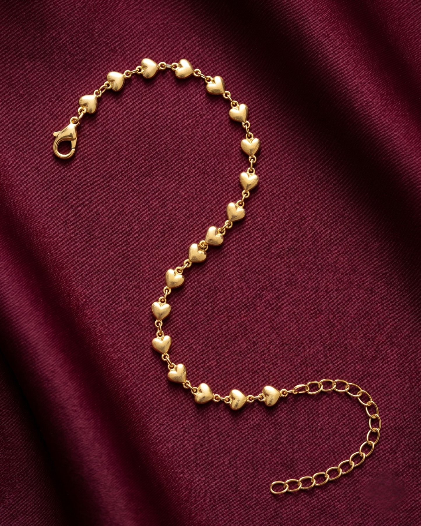 Gold plated heart link chain bracelet for women. Ladies gold tone heart station bracelet. Lightweight daily wear jewelry for women. Minimalist alloy link chain bracelets India. Layering charm bracelets for girls and friends.