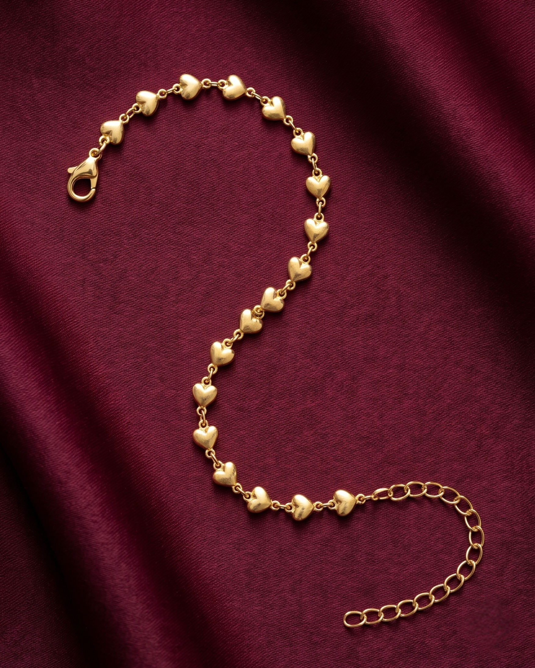 Gold plated heart link chain bracelet for women. Ladies gold tone heart station bracelet. Lightweight daily wear jewelry for women. Minimalist alloy link chain bracelets India. Layering charm bracelets for girls and friends.