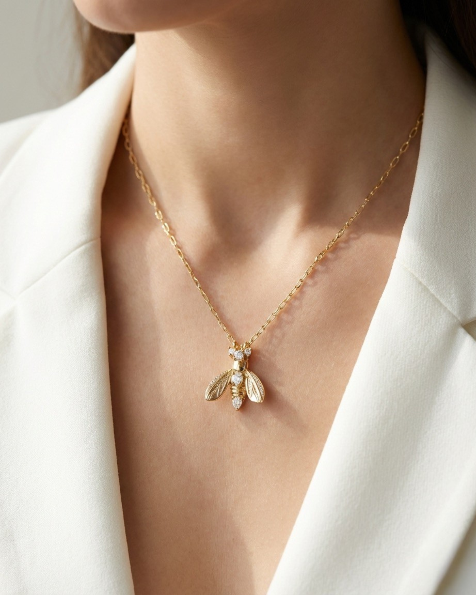 Maestra Queen Melissa 18k gold-plated bee pendant necklace, luxury animal jewelry, waterproof and tarnish-free.