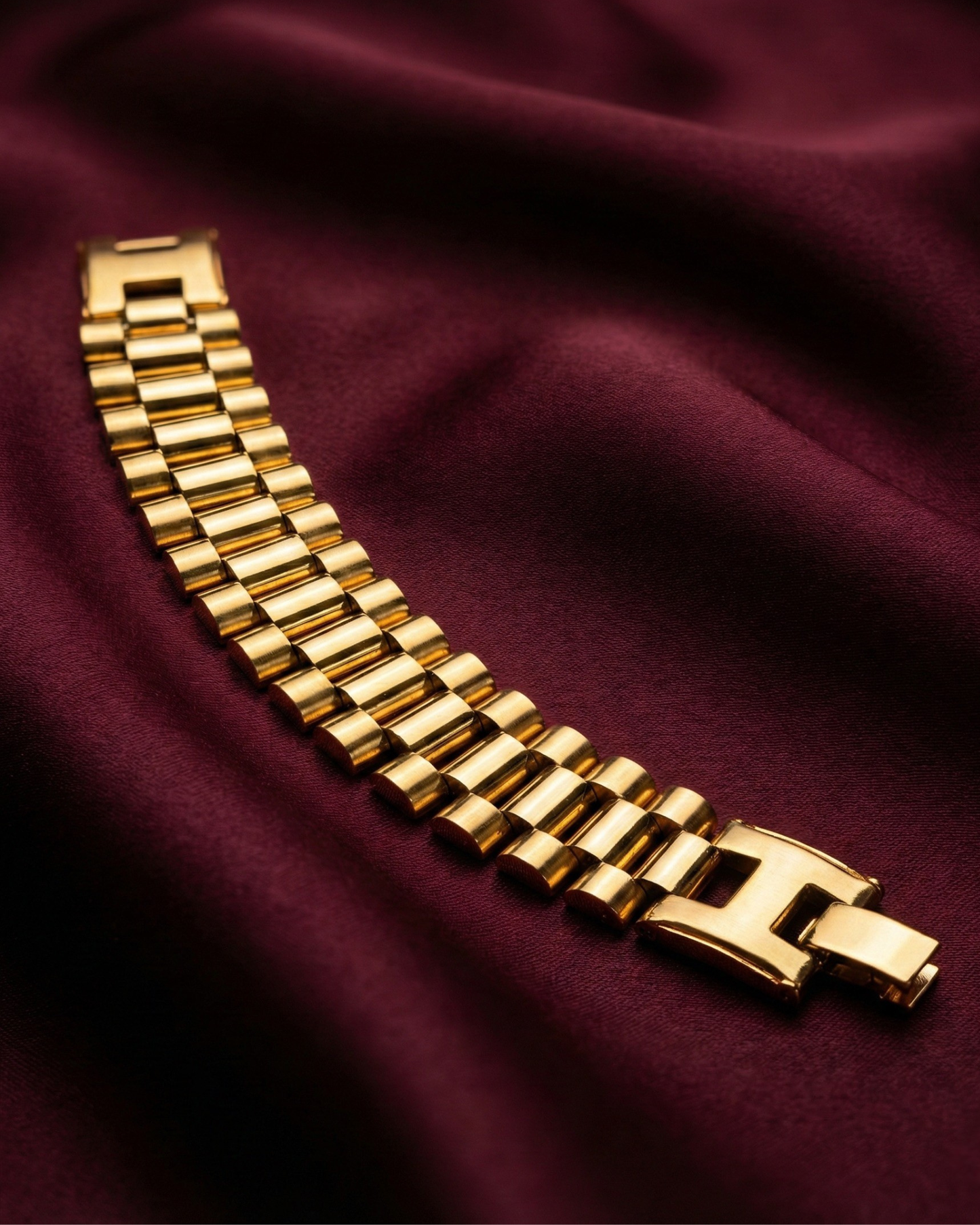 Maestra Regalia 18k gold-plated watchlink bracelet, luxury office-style waterproof jewelry for daily wear.